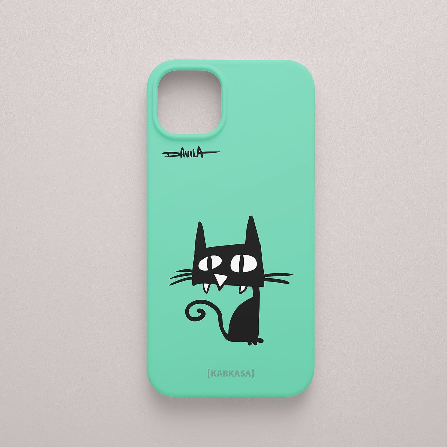 Funda verde menta con gato negro de ojos grandes. Serie humorística de O Bichero x KARKASA.