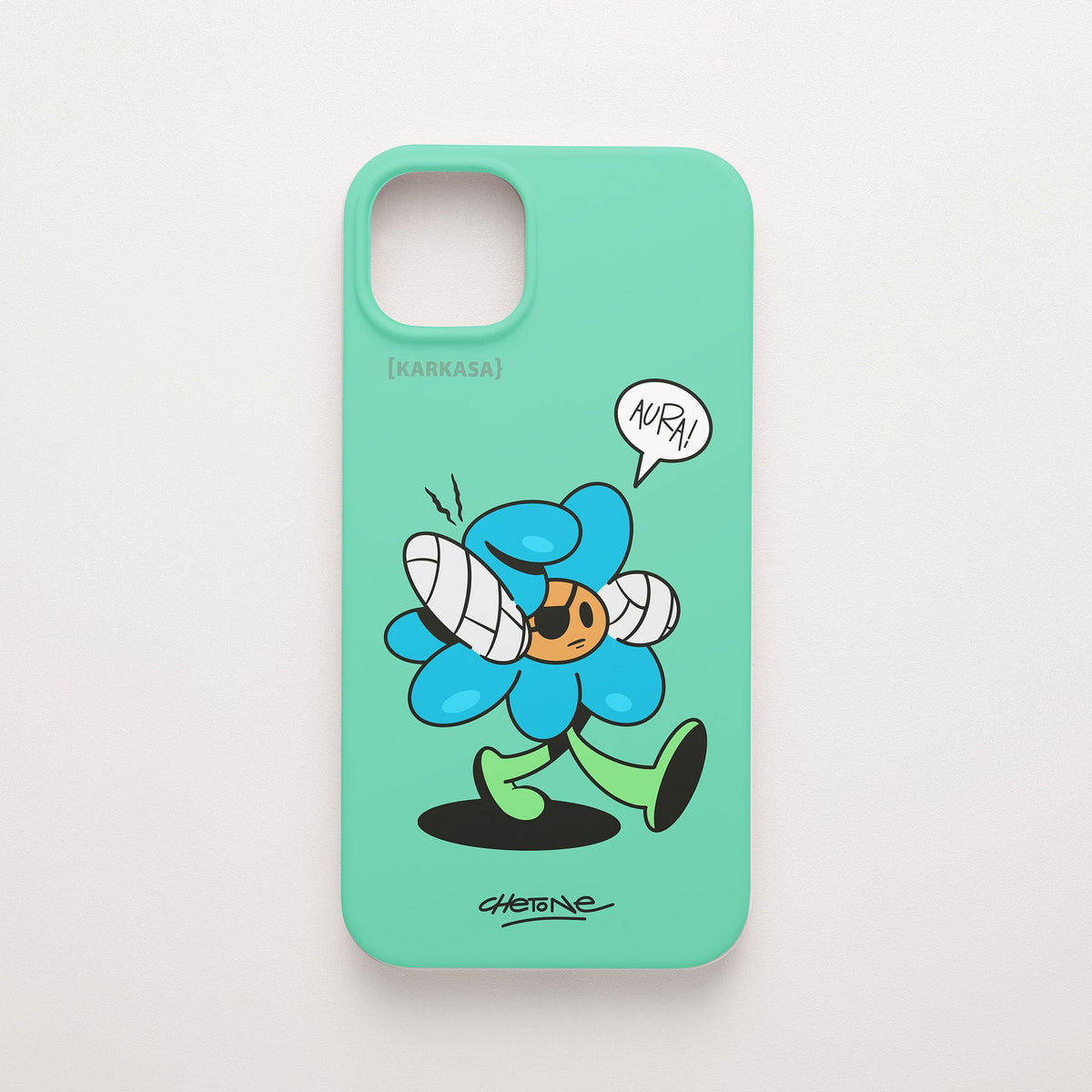Funda de móvil de silicona verde menta con una flor azul con los puños vendados que dice «AURA!», diseño Aura Farmer de Chetone Sánchez para KARKASA.