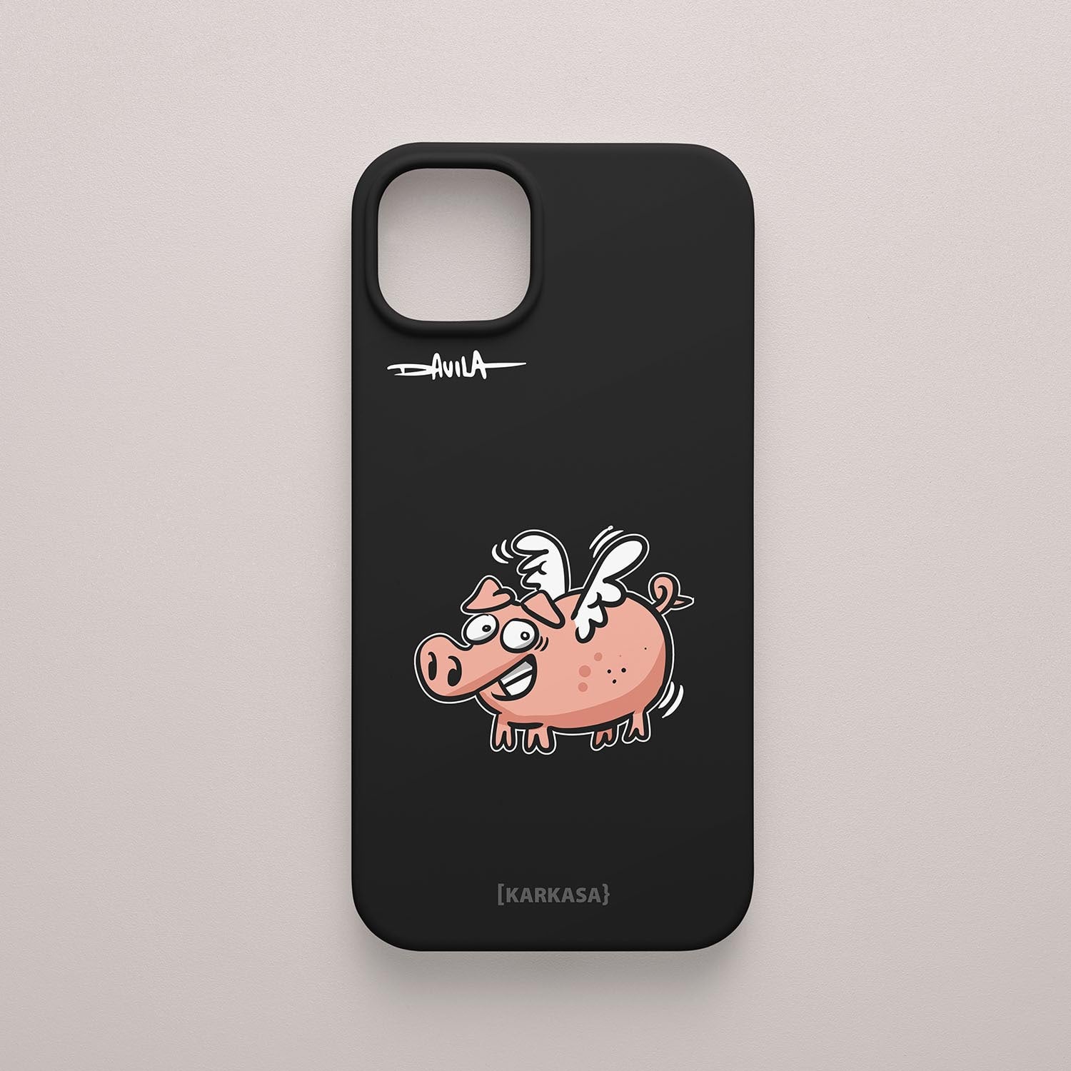 Funda movil negra con cerdito volador ilustrado por Luis Davila, diseño humorístico de O Bichero x KARKASA.