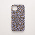 Funda KARKASA Silk Touch lila con estampado clásico de leopardo en tonos negros y marrones. Carcasa animal print elegante.