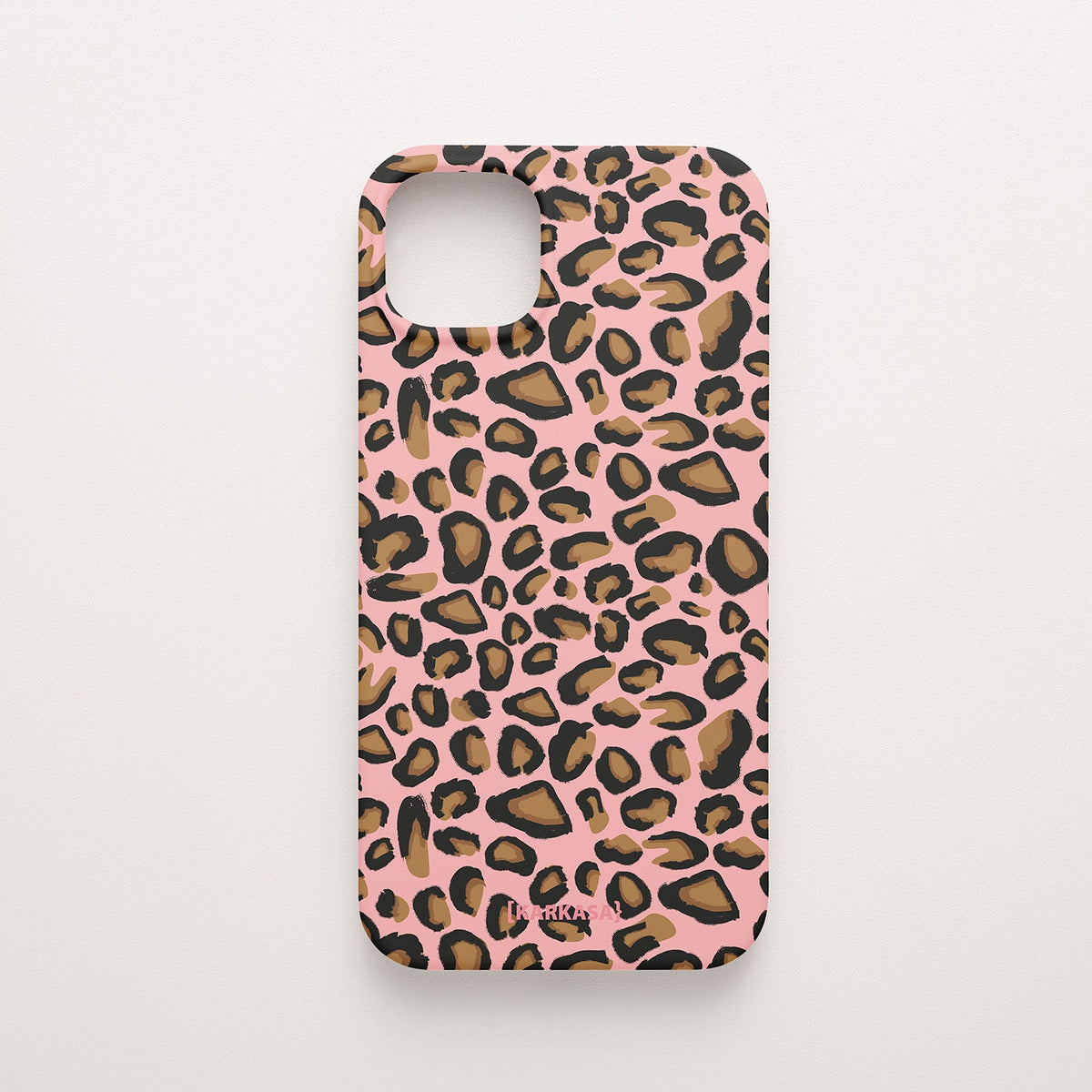 Funda KARKASA Silk Touch rosa chicle con estampado clásico de leopardo en tonos negros y marrones. Carcasa animal print elegante.