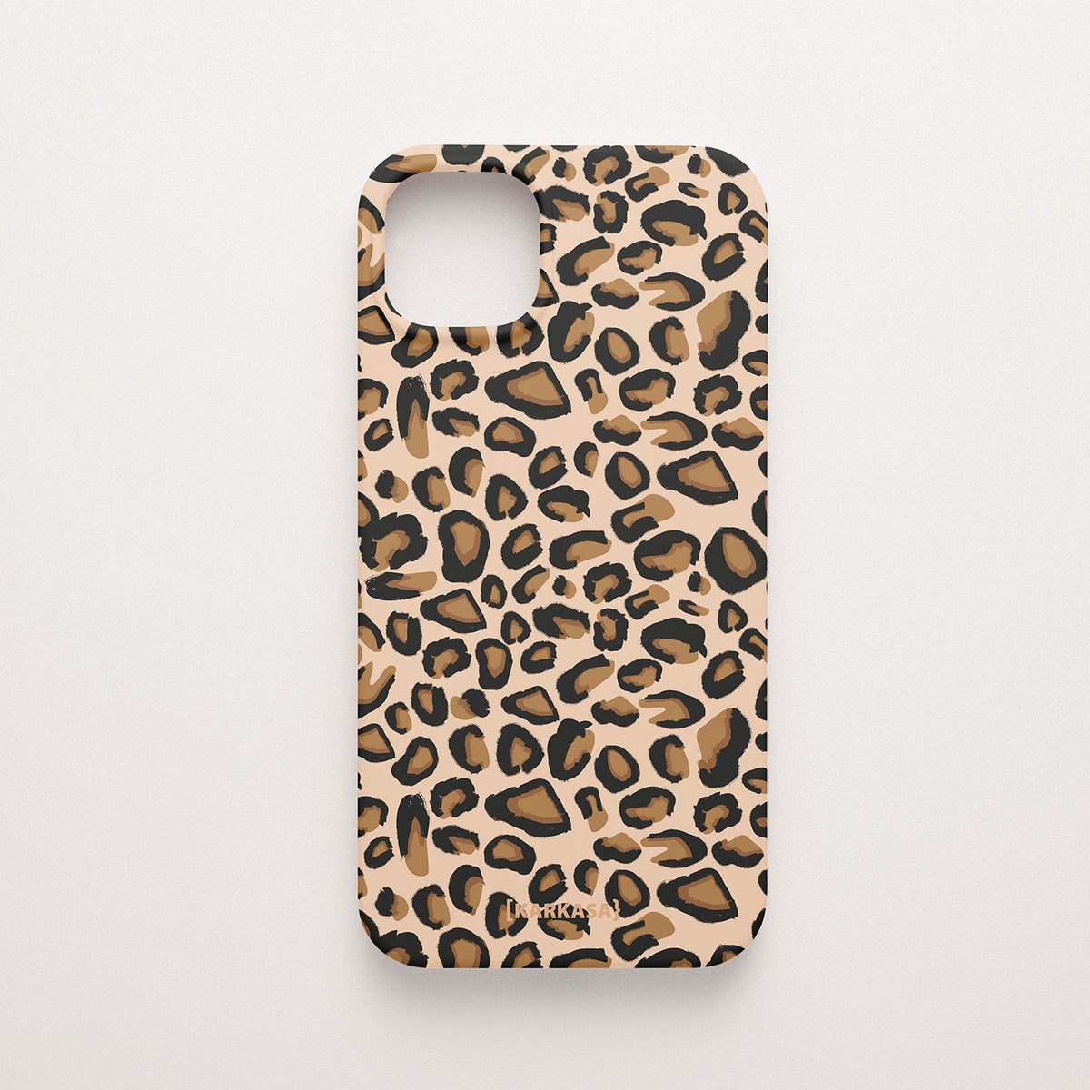 Funda KARKASA Silk Touch rosa nude con estampado clásico de leopardo en tonos negros y marrones. Carcasa animal print elegante.