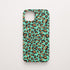 Funda KARKASA Silk Touch verde menta con estampado clásico de leopardo en tonos negros y marrones. Carcasa animal print elegante.