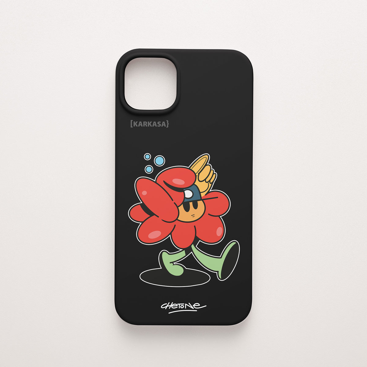 Funda de móvil de silicona negra con una flor roja con un guante gigante de aficionado, todo perfilado en blanco, diseño Court Royal de Chetone Sánchez para KARKASA.
