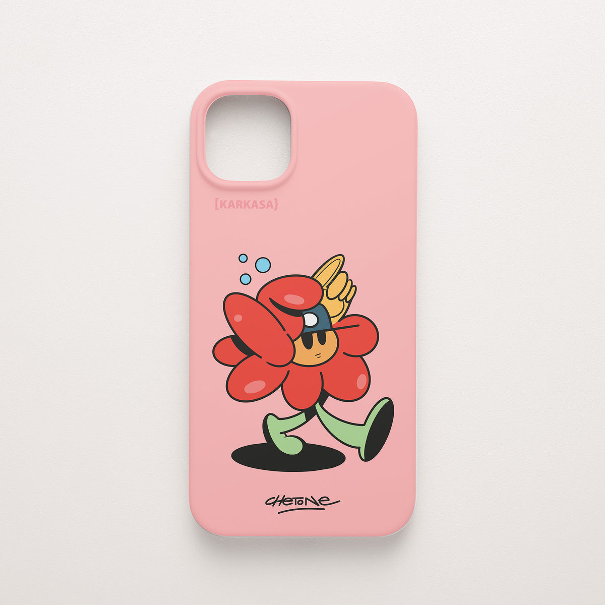 Funda de móvil de silicona rosa chicle con una flor roja con un guante gigante de aficionado, diseño Court Royal de Chetone Sánchez para KARKASA.