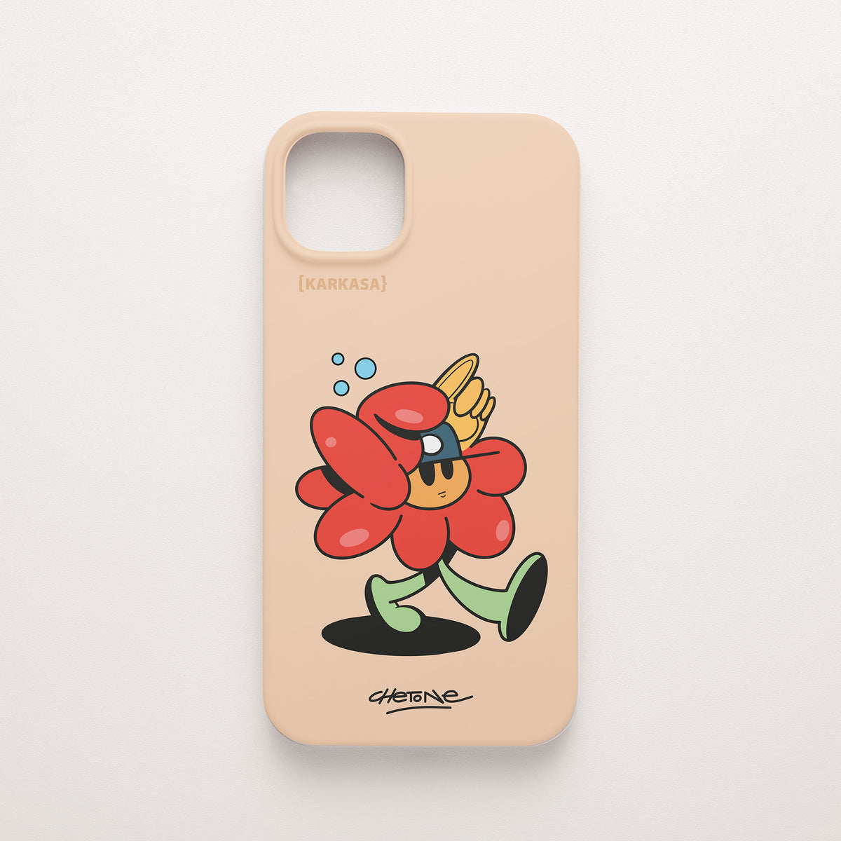 Funda de móvil de silicona rosa nude con una flor roja con un guante gigante de aficionado, diseño Court Royal de Chetone Sánchez para KARKASA.