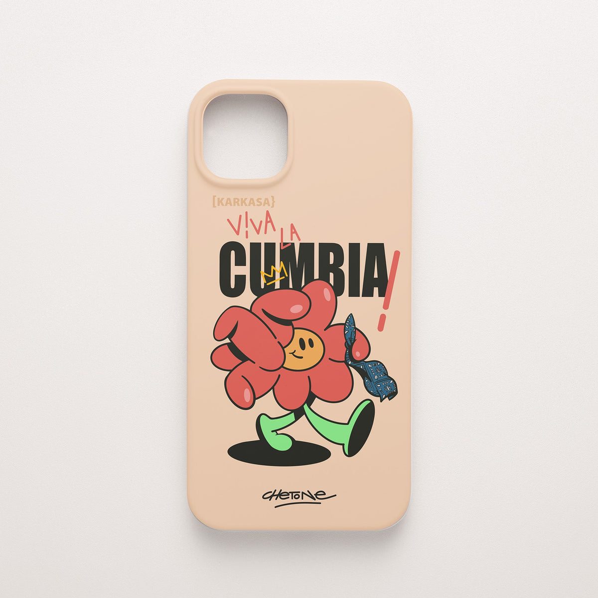Funda de móvil de silicona rosa nude con una flor roja con pañuelo y el rótulo «Viva la cumbia», diseño Cumbiero Gang de Chetone Sánchez para KARKASA.