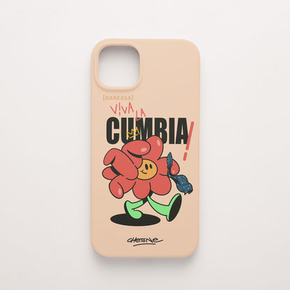 Funda de móvil de silicona rosa nude con una flor roja con pañuelo y el rótulo «Viva la cumbia», diseño Cumbiero Gang de Chetone Sánchez para KARKASA.