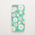 Funda KARKASA Silk Touch verde menta con estampado denso de pequeñas margaritas blancas y amarillas. Carcasa diseño floral silvestre.