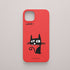 Funda roja con dibujo de gato negro con colmillos. Diseño de Luis Davila para KARKASA.