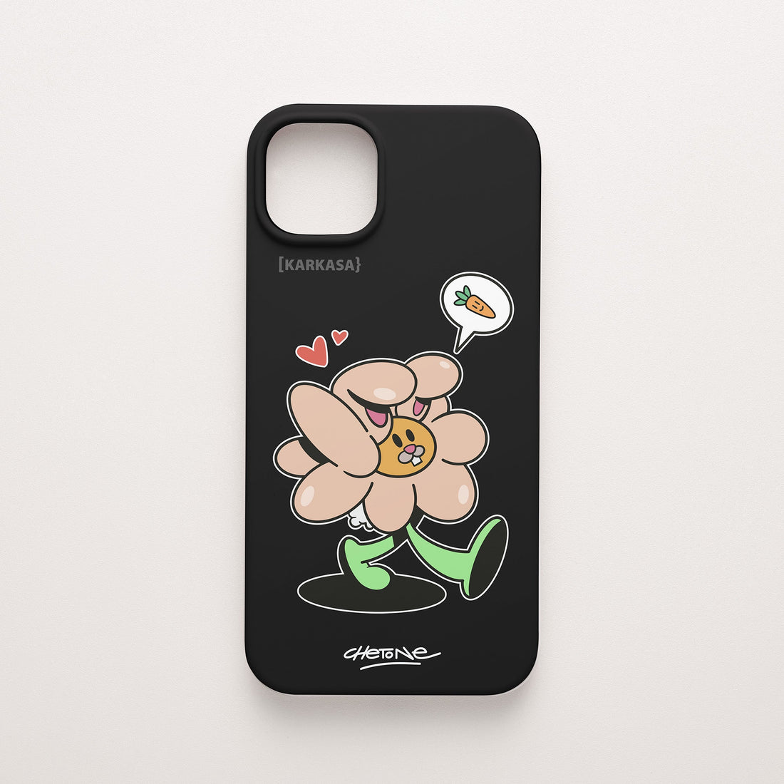 Funda de móvil de silicona negra con una flor rosa con orejas de conejo y corazones perfilada en blanco, diseño Good Bunny de Chetone Sánchez para KARKASA.