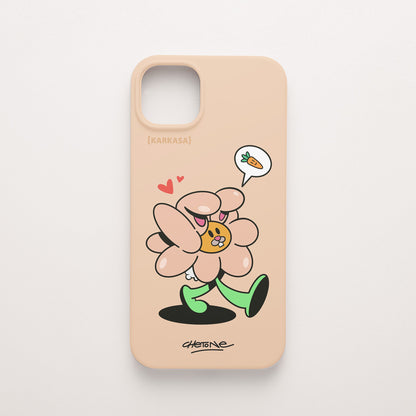 Funda de móvil de silicona rosa nude con una flor rosa con orejas de conejo y corazones, diseño Good Bunny de Chetone Sánchez para KARKASA.