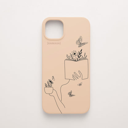 Funda de móvil KARKASA con ilustración lineal negra de una figura leyendo con flores y mariposas, en silicona mate Silk Touch rosa nude.