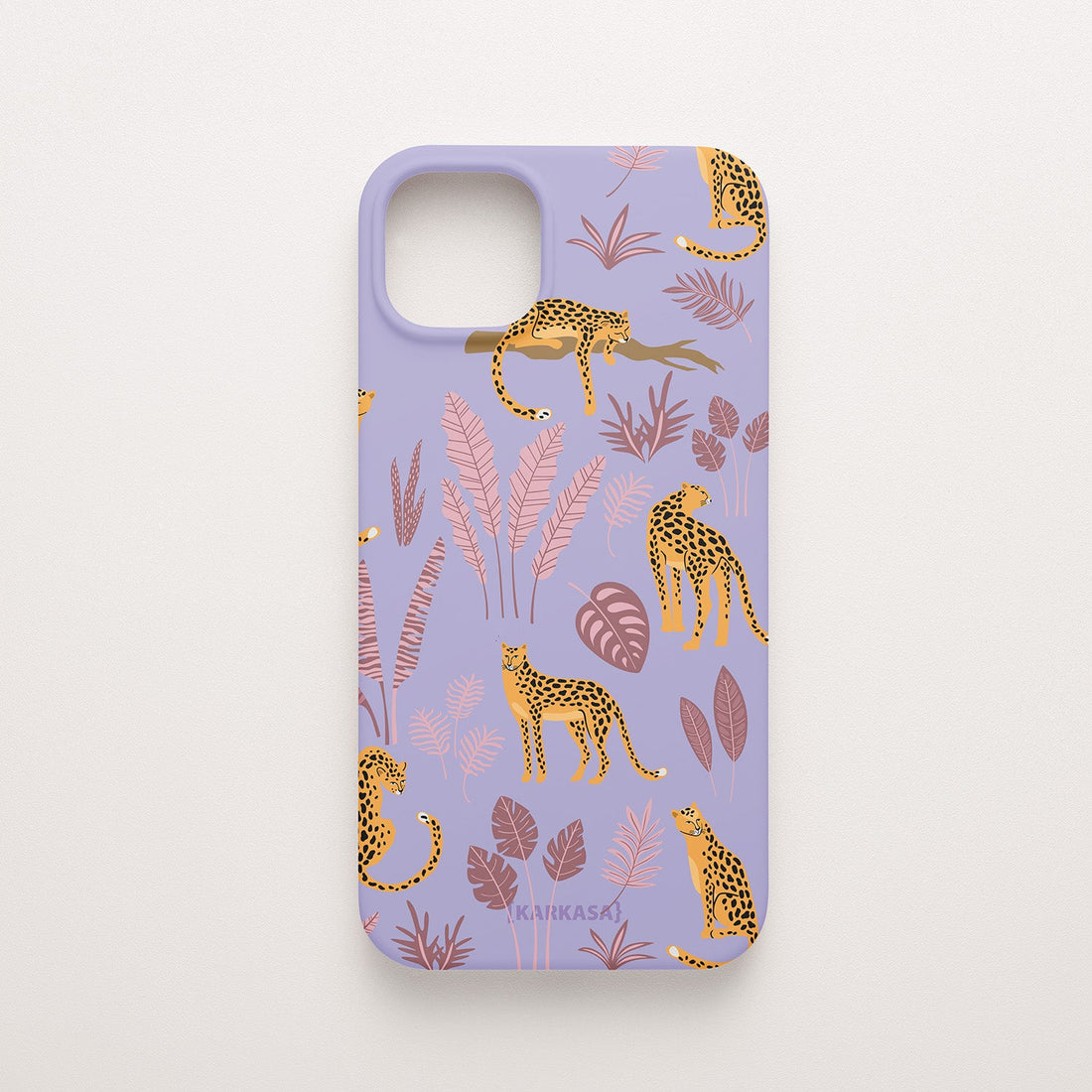 Funda KARKASA Silk Touch lila con estampado de leopardos dorados y hojas tropicales en tonos rosas y lilas. Carcasa diseño jungla chic.
