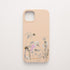 Funda KARKASA Silk Touch rosa nude con ilustración fina de dientes de león, flores silvestres, abejas y saltamontes. Carcasa diseño prado.
