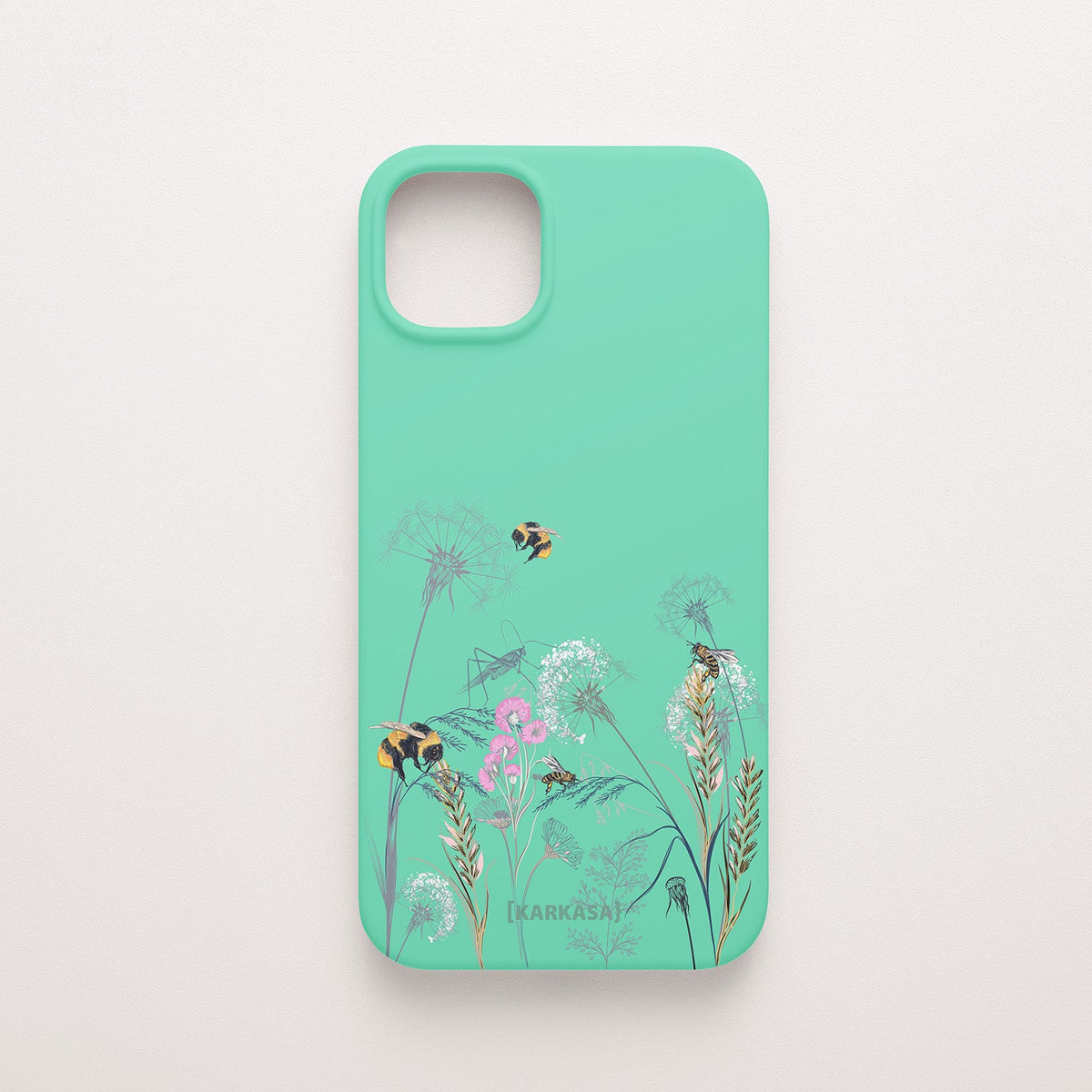 Funda KARKASA Silk Touch verde menta con ilustración fina de dientes de león, flores silvestres, abejas y saltamontes. Carcasa diseño prado.