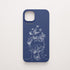 Funda de móvil KARKASA con diseño lineal blanco de silueta de mujer y mariposas, en silicona mate Silk Touch azul marino.