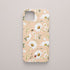 Funda móvil Miel y Pétalos KARKASA en Silk Touch rosa nude con diseño floral de margaritas, abeja y mariquita