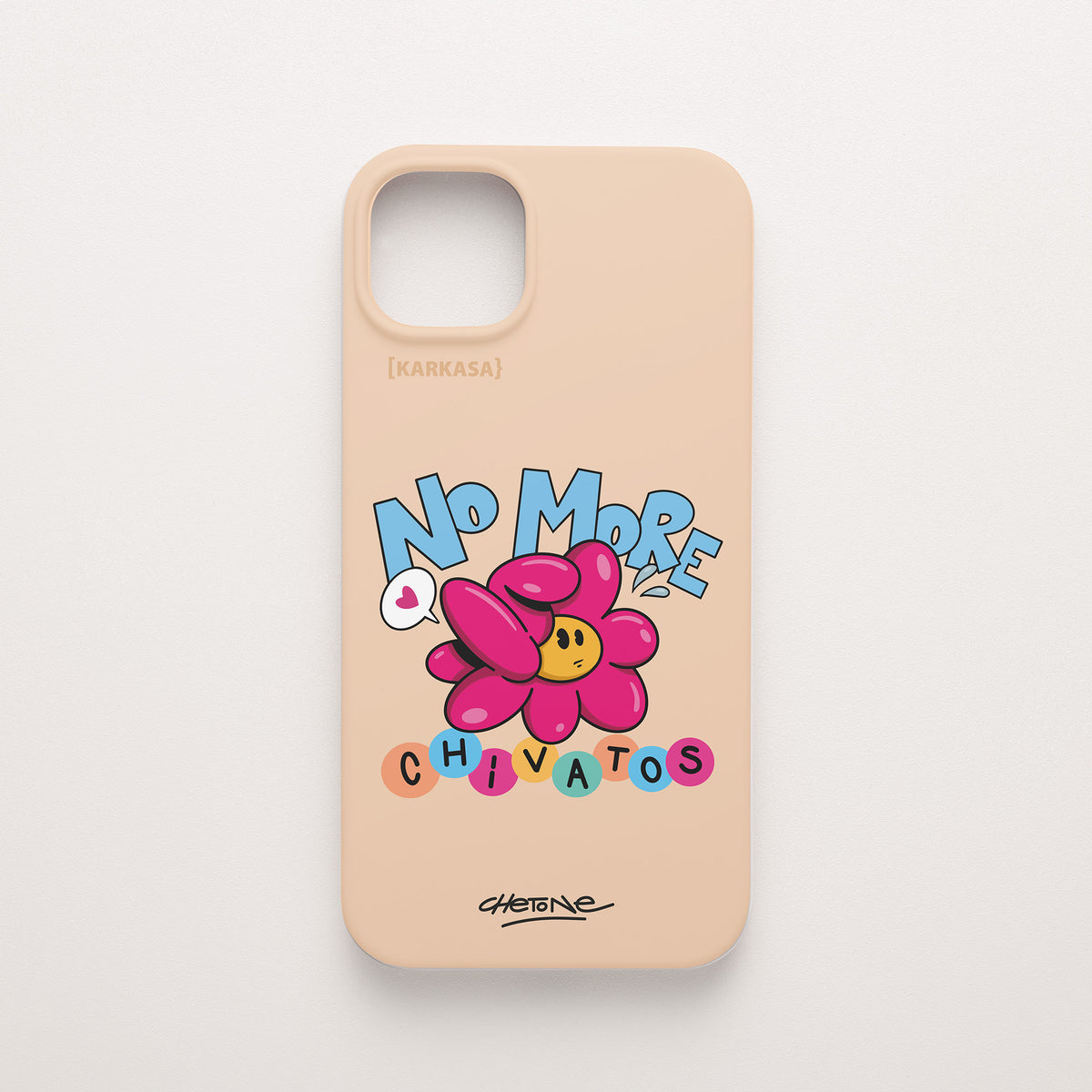 Funda de móvil de silicona rosa nude con una flor rosa y el rótulo «No more chivatos», diseño No More Chivatos de Chetone Sánchez para KARKASA.