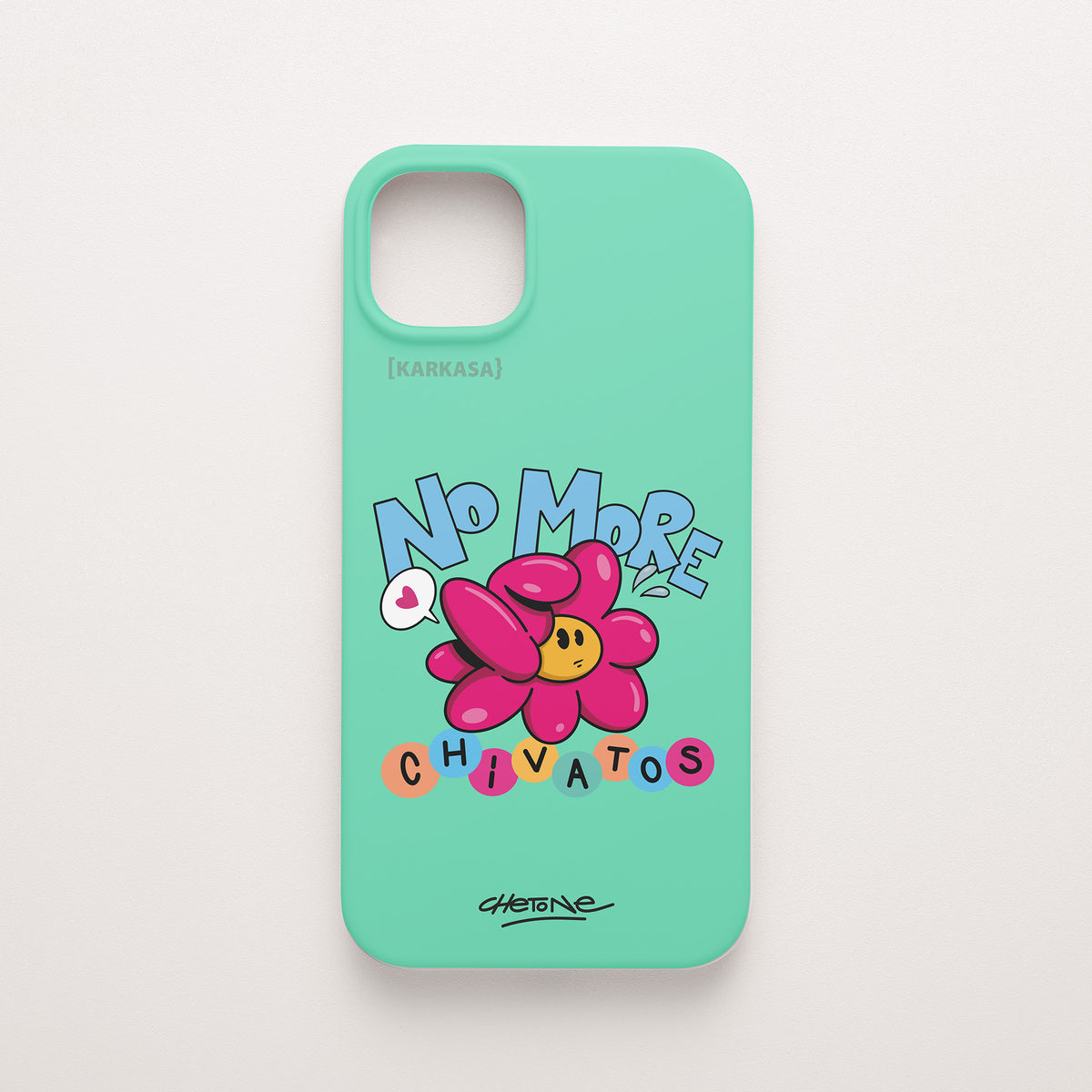 Funda de móvil de silicona verde menta con una flor rosa y el rótulo «No more chivatos», diseño No More Chivatos de Chetone Sánchez para KARKASA.