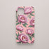 Funda móvil Nube de Peonías KARKASA en Silk Touch rosa chicle con diseño floral de peonías rosas.