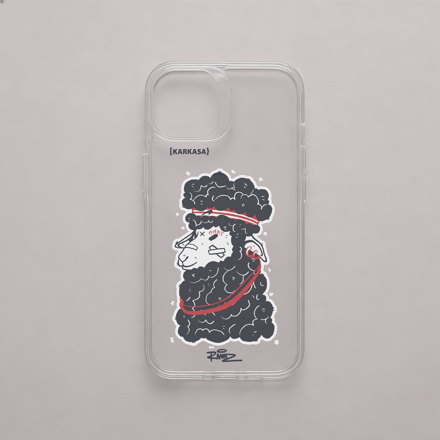 Funda de móvil transparente con la Ovella de A Granxa, ilustración de RAMAZ con cinta y pendiente, de KARKASA.