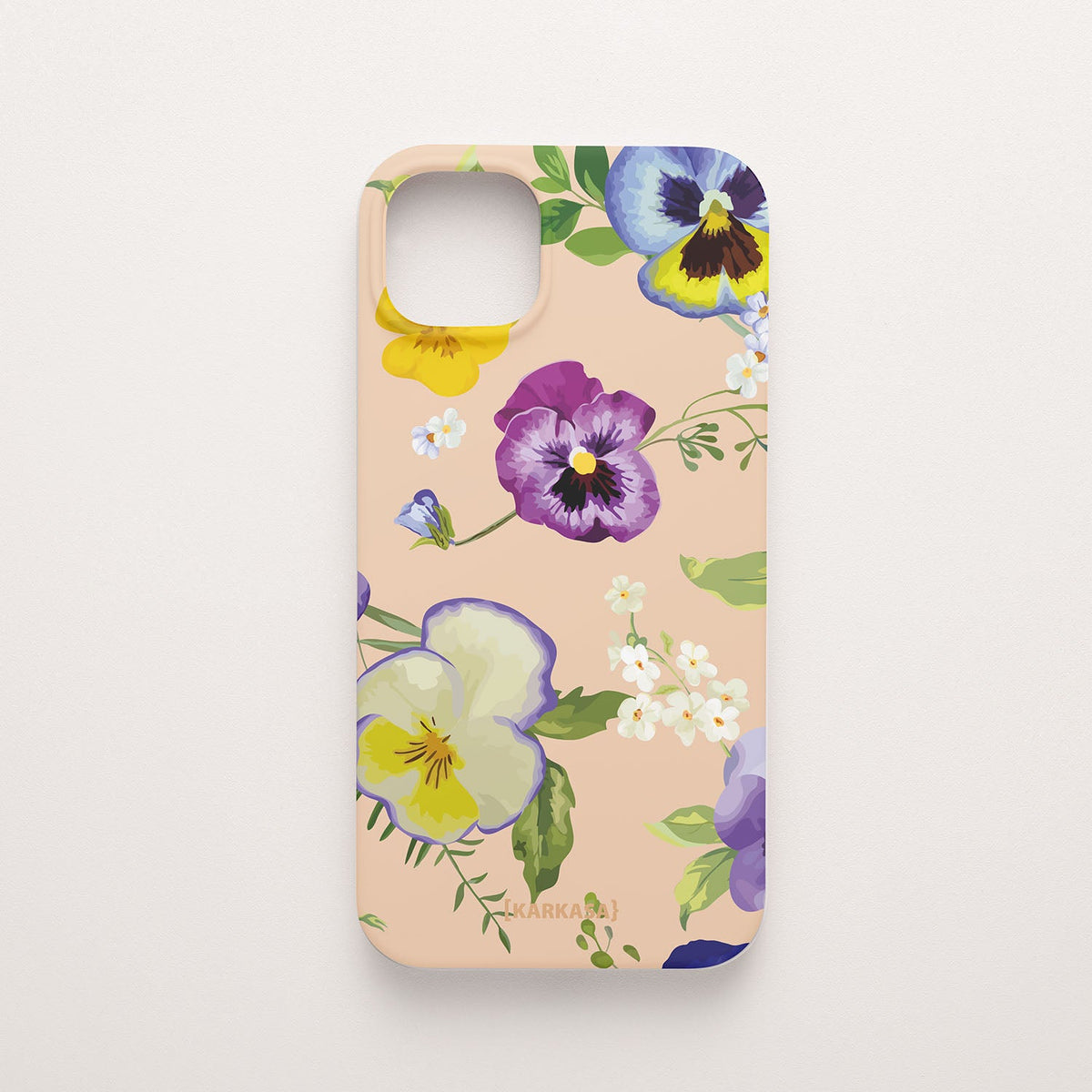 Funda móvil Pensamientos de Ensueño KARKASA en Silk Touch rosa nude con diseño floral de pensamientos amarillos, violetas y azules.