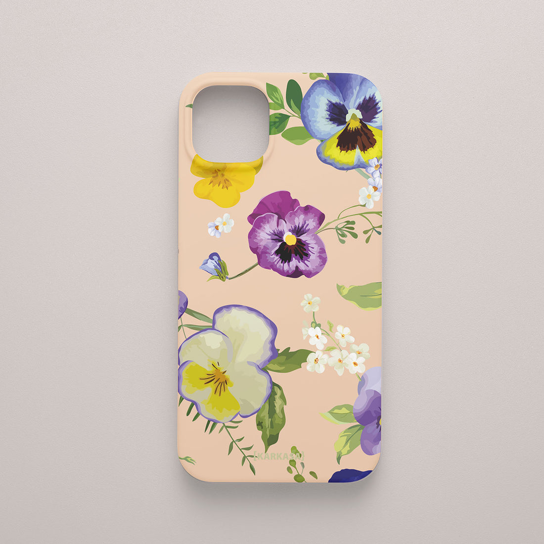 Funda móvil Pensamientos de Ensueño KARKASA en Silk Touch rosa nude con diseño floral de pensamientos amarillos, violetas y azules