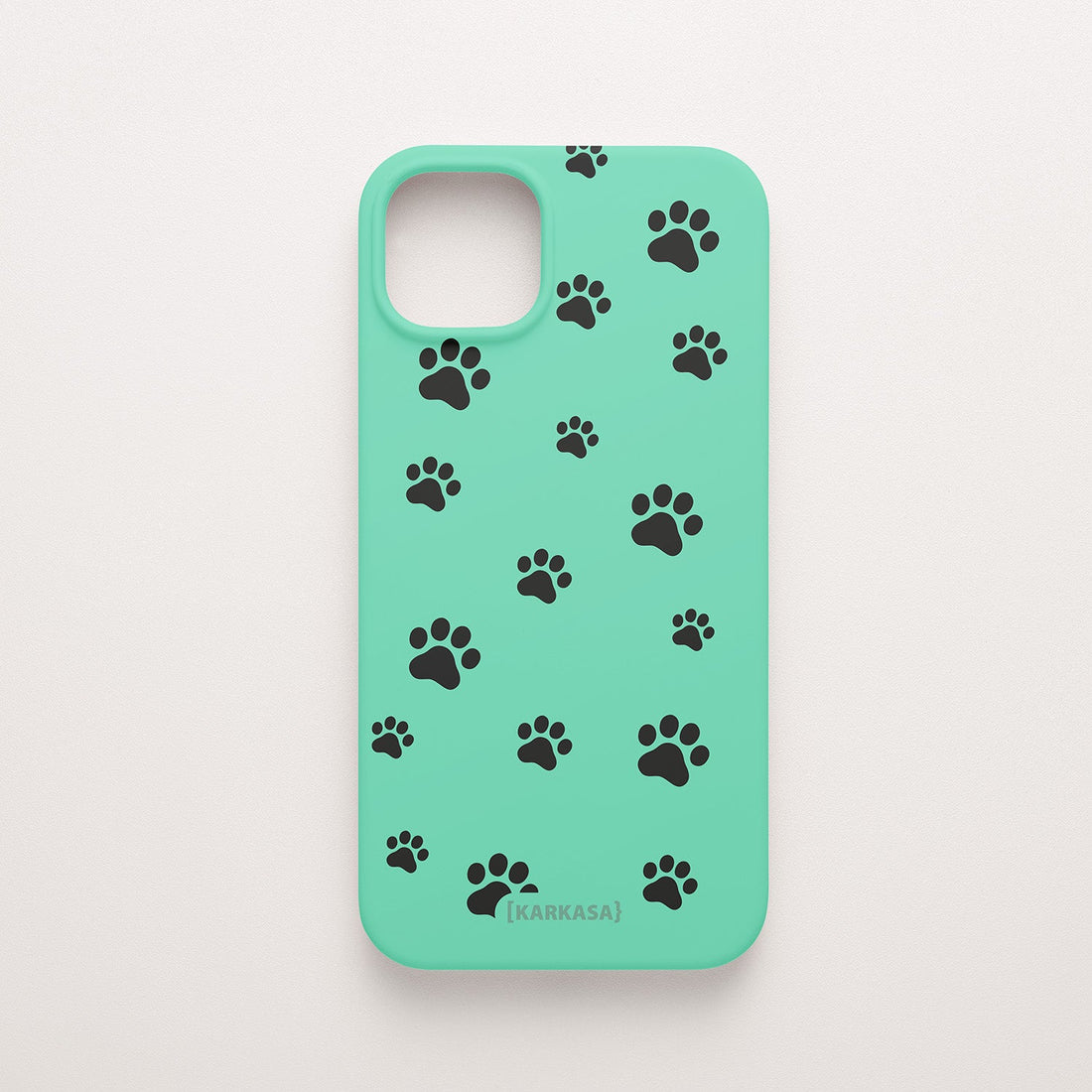 Funda KARKASA Silk Touch verde menta con patrón minimalista de huellas de perro o gato en negro. Carcasa mate de silicona para smartphone.