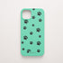 Funda KARKASA Silk Touch verde menta con patrón minimalista de huellas de perro o gato en negro. Carcasa mate de silicona para smartphone.