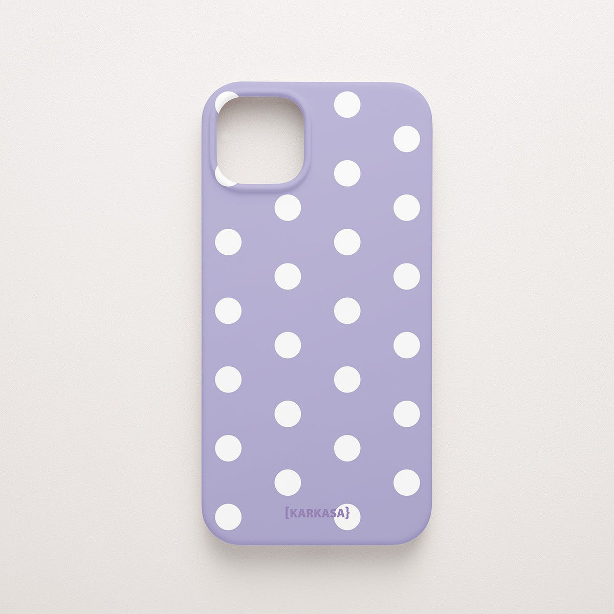 Funda KARKASA Silk Touch lila con estampado clásico de lunares blancos (polka dots). Carcasa mate de silicona estilo retro vintage.