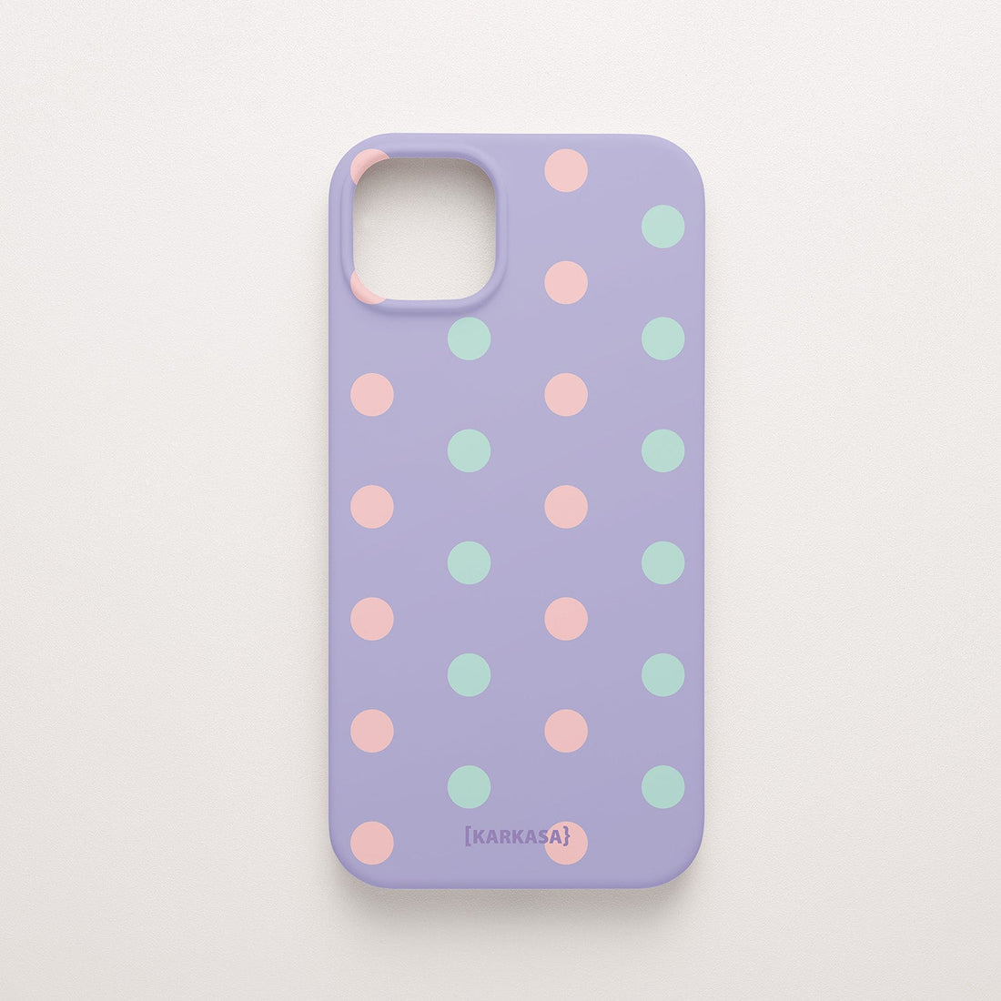 Funda KARKASA Silk Touch lila con estampado de lunares en colores rosa pastel y verde menta. Carcasa diseño pop divertido.