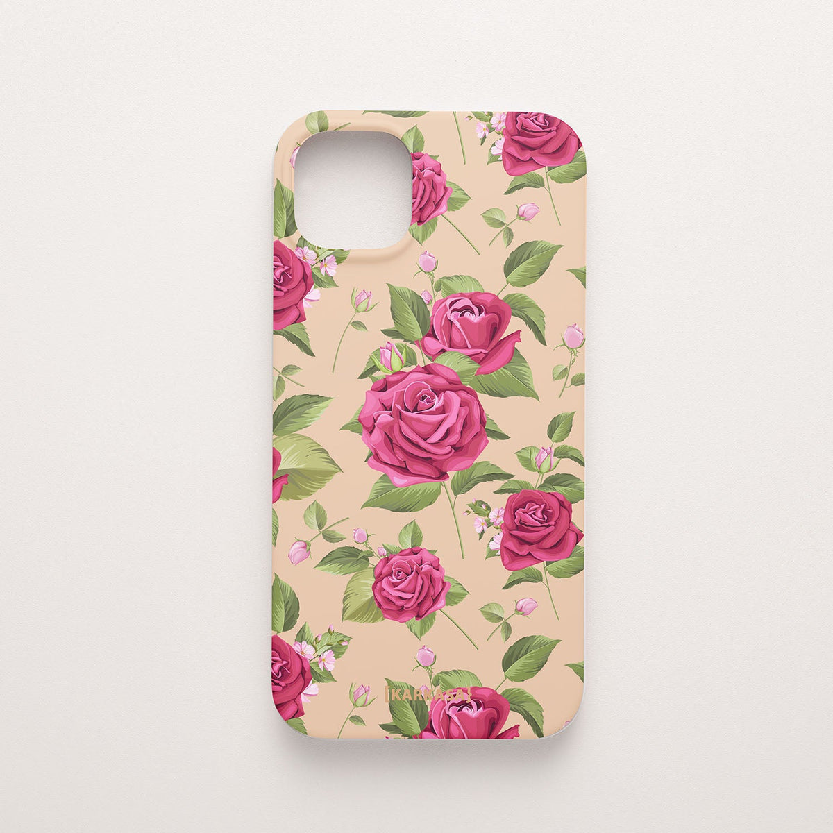 Funda móvil Rosas de Ensueño KARKASA en Silk Touch rosa nude con diseño floral de rosas rosas y hojas verdes.