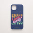 Funda KARKASA Silk Touch azul marino con frase Smile Looks Good On You en tipografía groovy psicodélica de colores. Carcasa mate de silicona para smartphone.
