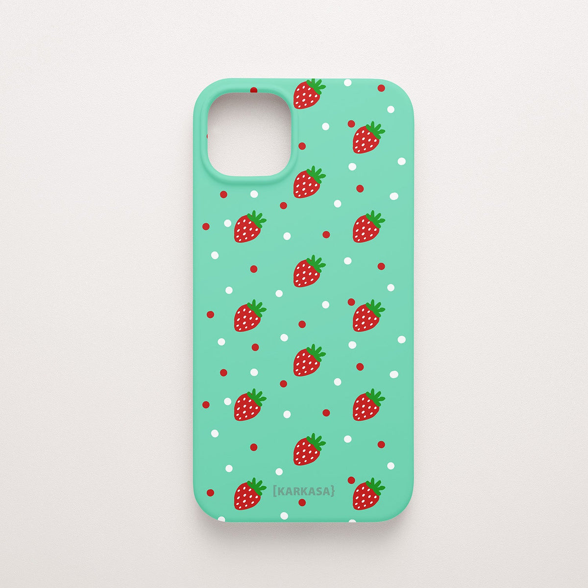 Funda KARKASA Silk Touch verde menta con estampado pop de fresas rojas y lunares blancos. Carcasa mate de silicona estilo frutal.