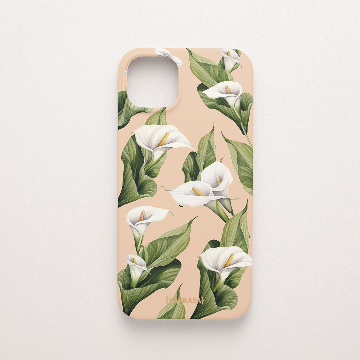 Funda móvil Susurro de Calas KARKASA en Silk Touch rosa nude con diseño floral de calas blancas y hojas verdes.