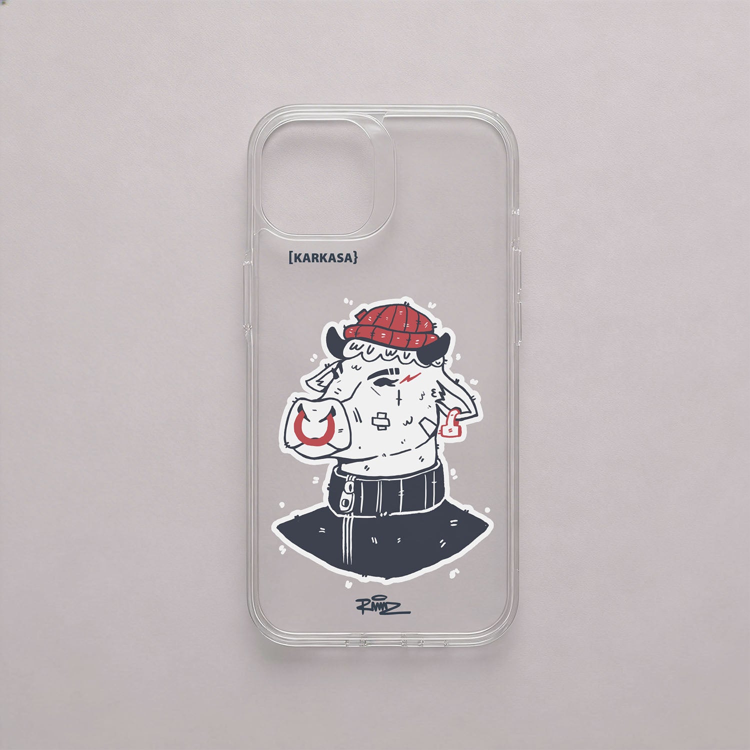 Funda de móvil transparente con la Vaca de A Granxa, ilustración de RAMAZ con boina y chándal, de KARKASA.