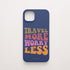 Funda KARKASA Silk Touch azul marino con frase Travel More Worry Less en letras retro de colores naranjas y rosas. Carcasa para viajeros.