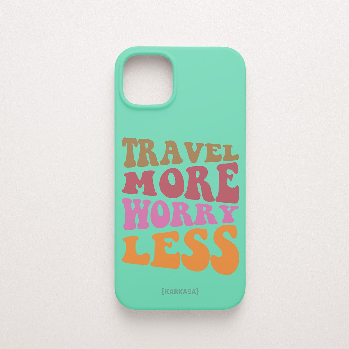Funda KARKASA Silk Touch verde menta con frase Travel More Worry Less en letras retro de colores naranjas y rosas. Carcasa para viajeros.