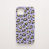 Funda KARKASA Silk Touch lila con estampado de leopardo moderno en negro y amarillo. Carcasa mate de silicona animal print vibrante.