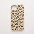 Funda KARKASA Silk Touch rosa nude con estampado de leopardo moderno en negro y amarillo. Carcasa mate de silicona animal print vibrante.