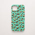 Funda KARKASA Silk Touch verde menta con estampado de leopardo moderno en negro y amarillo. Carcasa mate de silicona animal print vibrante.