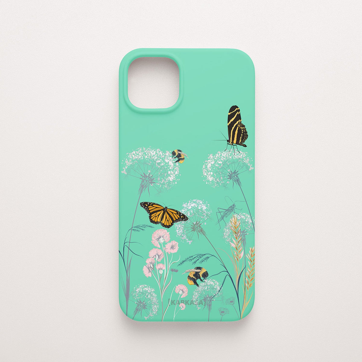 Funda KARKASA Silk Touch verde menta con ilustración de naturaleza: mariposas monarca, abejas, saltamontes y dientes de león. Carcasa diseño campo.