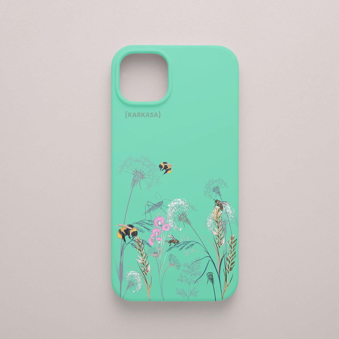 Funda KARKASA Silk Touch verde menta con ilustración fina de dientes de león, flores silvestres, abejas y saltamontes. Carcasa diseño prado.