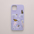 Funda KARKASA Silk Touch lila con ilustración de naturaleza: mariposas monarca, abejas, saltamontes y dientes de león. Carcasa diseño campo.