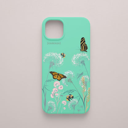Funda KARKASA Silk Touch verde menta con ilustración de naturaleza: mariposas monarca, abejas, saltamontes y dientes de león. Carcasa diseño campo.