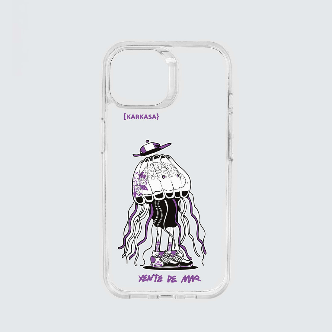 Funda transparente con ilustración de una medusa con zapatillas deportivas y gorro morado, diseño urbano de Ramaz para Xente de Mar.