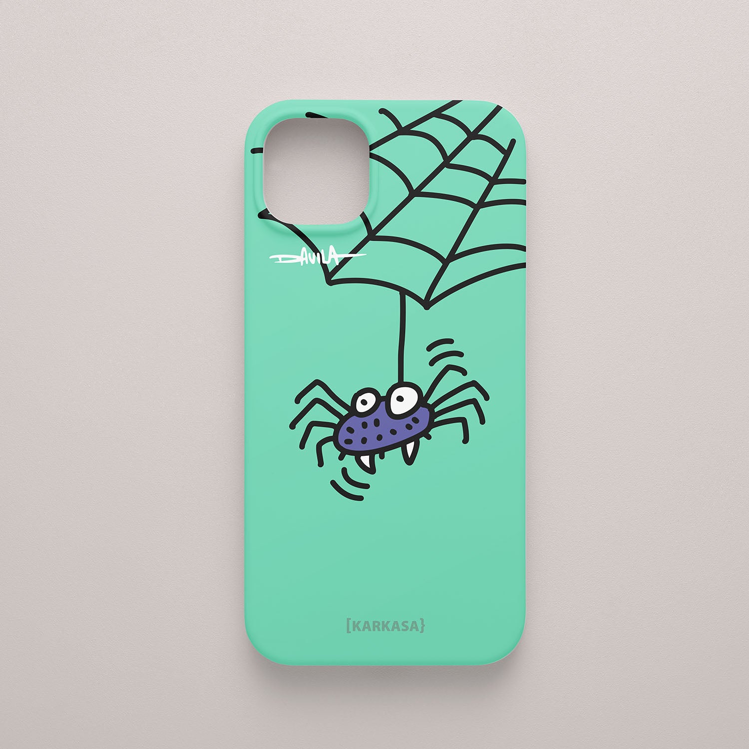 Funda móvil verde menta KARKASA con diseño Araña de Luis Davila, tela de araña y personaje ilustrado de O Bichero