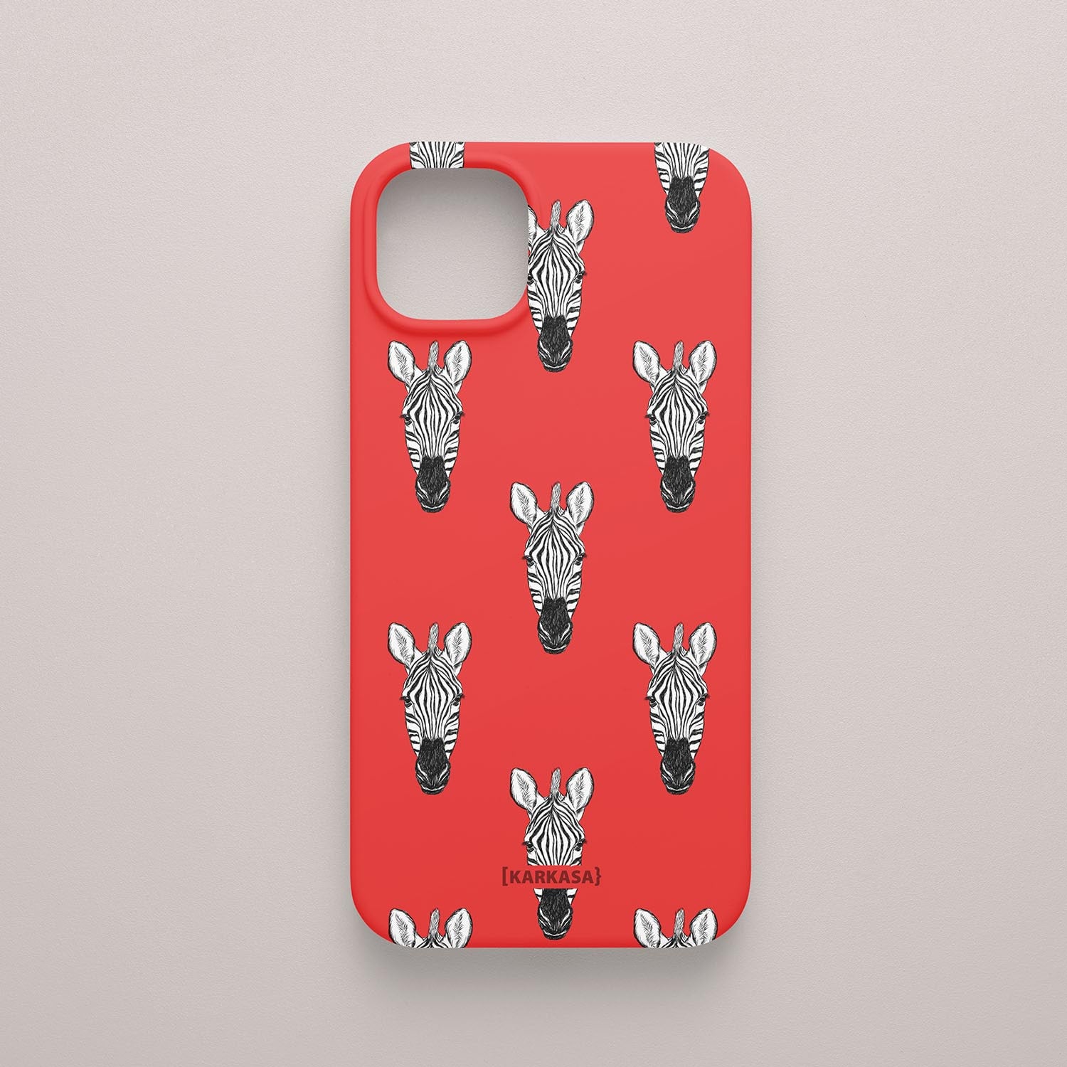 Funda KARKASA Silk Touch roja con estampado pop art de cabezas de cebra en blanco y negro. Carcasa diseño animal print moderno.