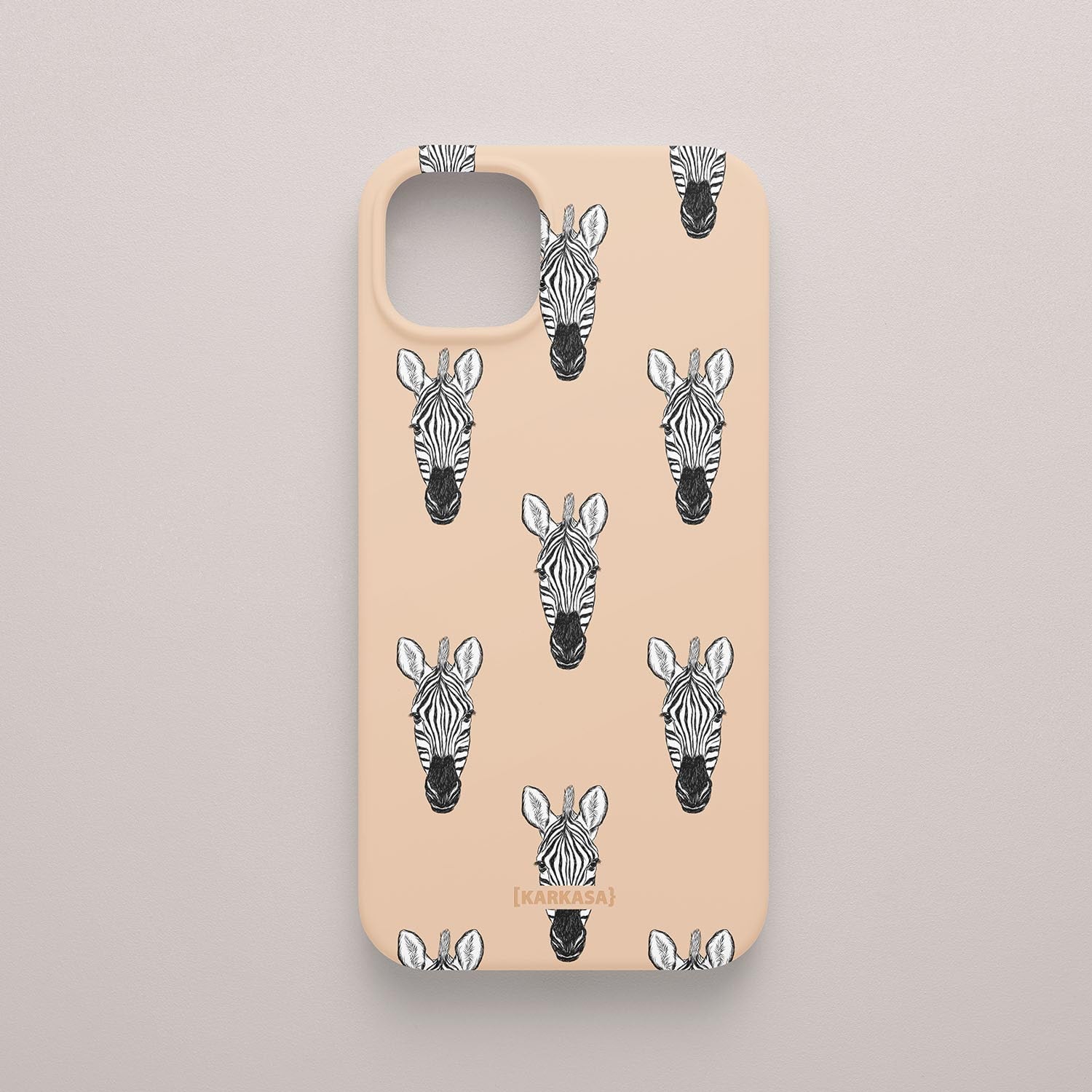 Funda KARKASA Silk Touch rosa nude con estampado pop art de cabezas de cebra en blanco y negro. Carcasa diseño animal print moderno.